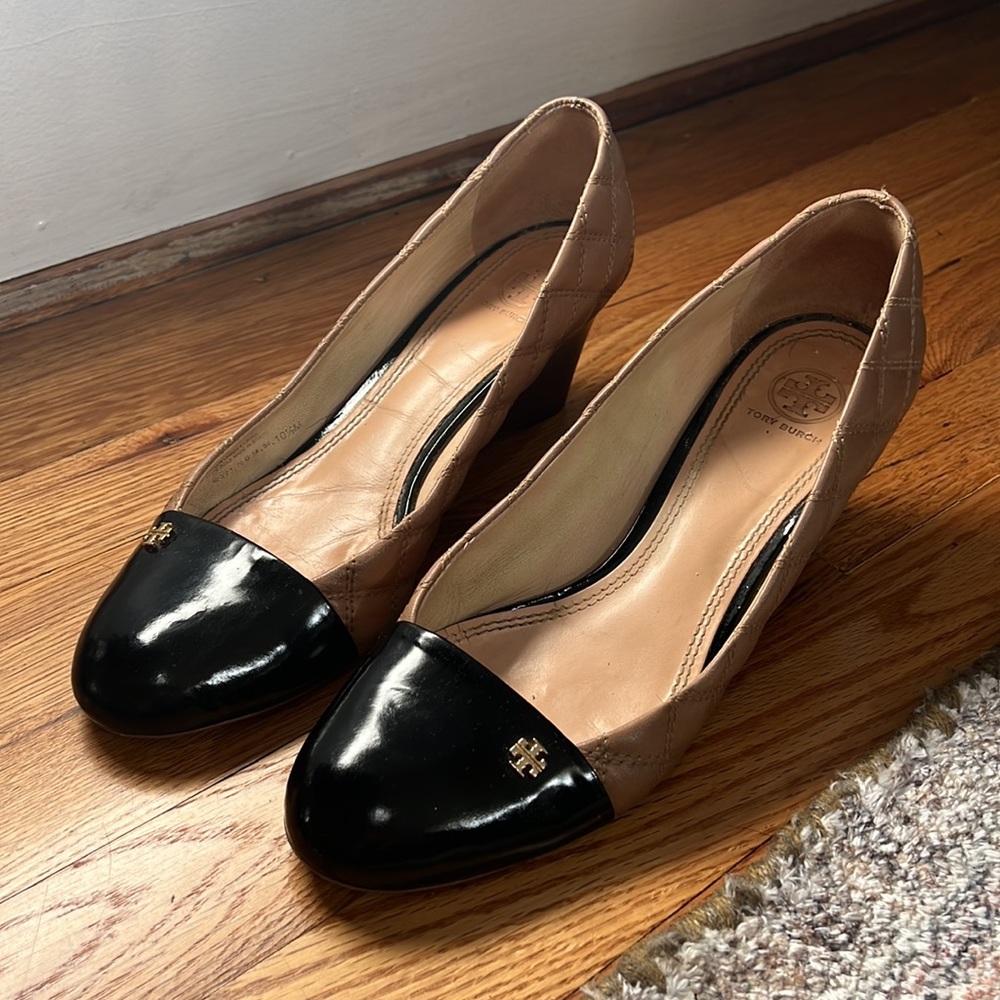 Tory Burch tan and black quilted wedges size 10.5